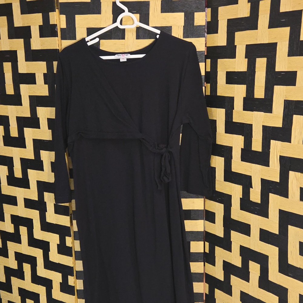 Black maternity dress (never worn but washed)